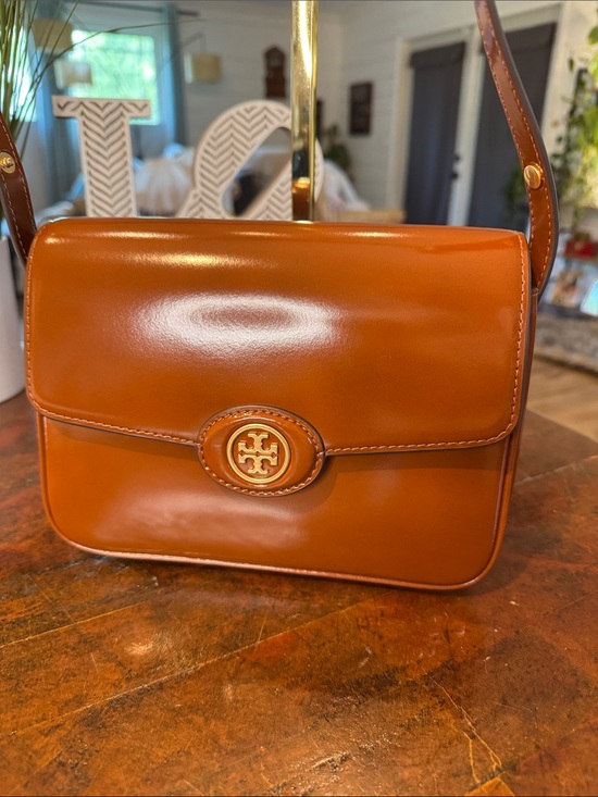 Tory Burch Handbags - Tory Burch Saddle Brown Leather Crossbody with Gold Logo